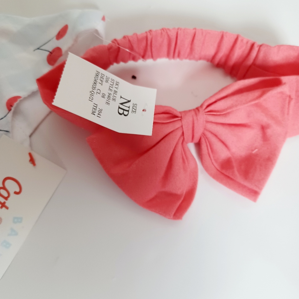NEWBORN BUNDLE of 3 items Cat & Jack: 2 pompers, 1 bodysuite - Picture 8 of 11